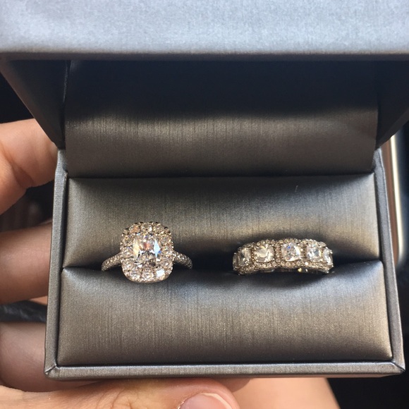 🎉SALE!🎉Everly “diamond” rings - wedding band set - Picture 7 of 8